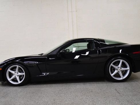 Used 2011 Chevrolet Corvette Coupe w/ 1LT image 3