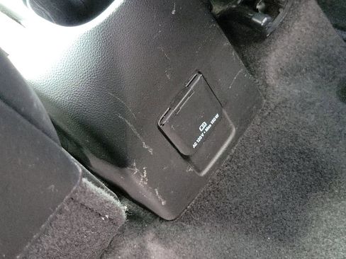 Used 2022 Chevrolet Trax LT w/ LT Convenience Package image 28