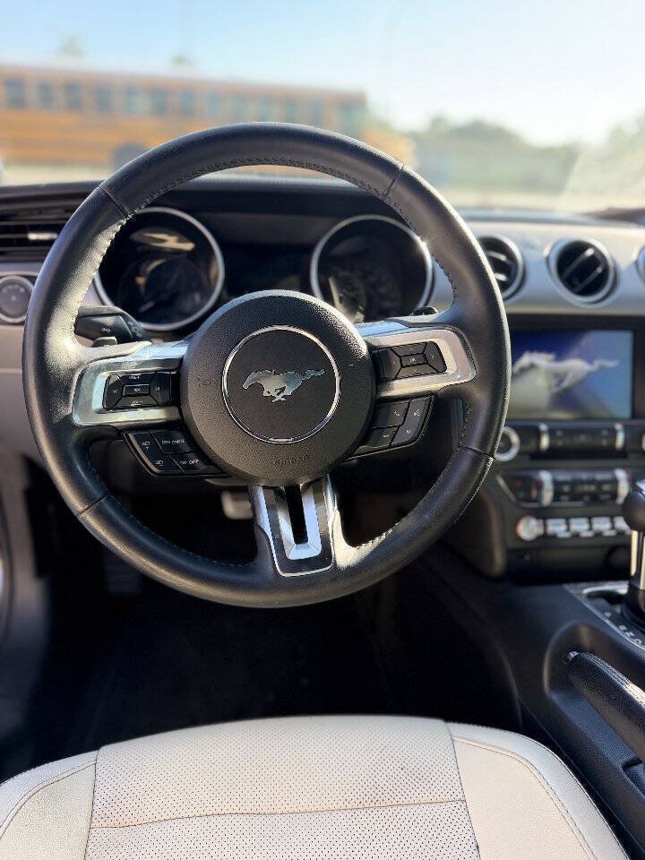 Used 2018 Ford Mustang Premium RWD image 13