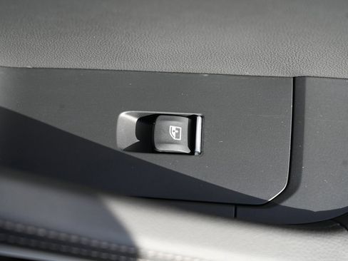 Used 2022 BMW X6 xDrive40i w/ M Sport Package image 41