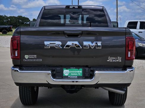 Used 2025 RAM 2500 Laramie AWD/4WD image 5