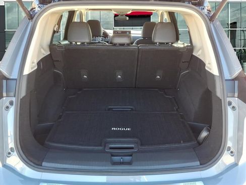 Used 2025 Nissan Rogue SL w/ Tech Package image 11