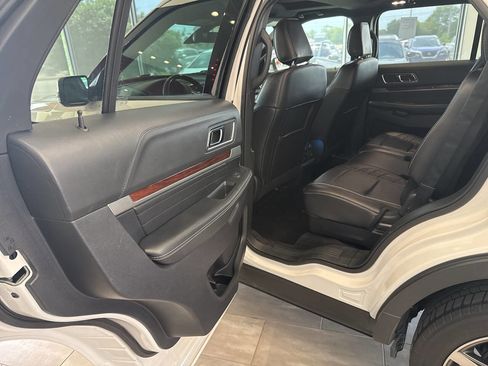 Used 2018 Ford Explorer Platinum AWD/4WD image 31