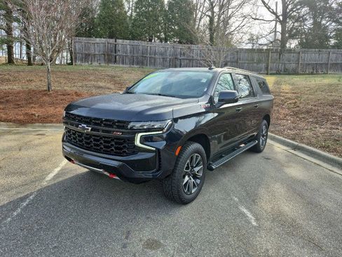 Used 2023 Chevrolet Suburban Z71 w/ Luxury Package image 3