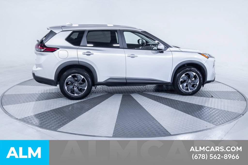 Used 2024 Nissan Rogue SV FWD image 11