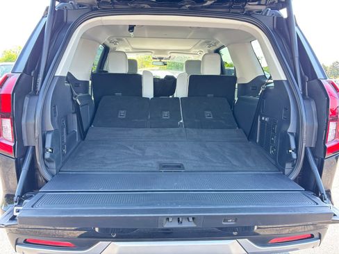 Used 2025 Ford Expedition Platinum w/ Platinum Ultimate Package AWD/4WD image 24
