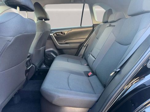 Used 2022 Toyota RAV4 LE AWD/4WD image 12