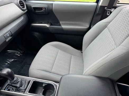 Certified 2018 Toyota Tacoma SR5 AWD/4WD image 20