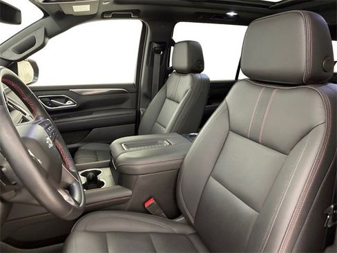 Used 2022 Chevrolet Suburban RST w/ Luxury Package image 12