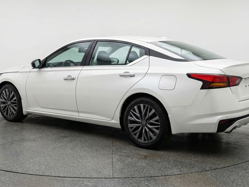 Used 2025 Nissan Altima 2.5 SV FWD image 5