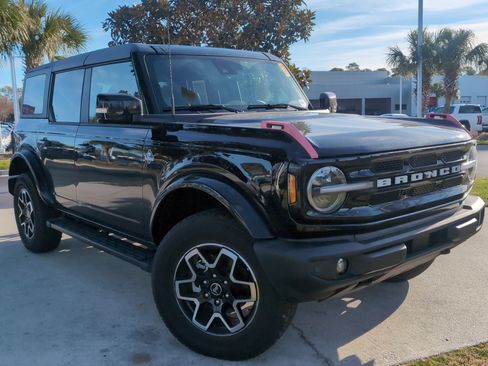 Used 2024 Ford Bronco Outer Banks image 2