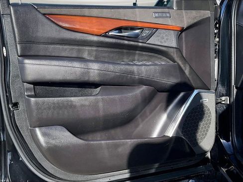 Used 2019 Cadillac Escalade Premium Luxury image 18
