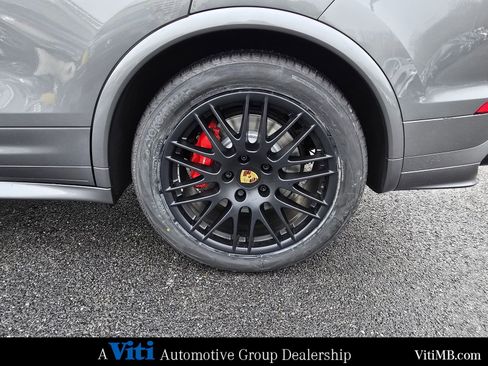 Used 2018 Porsche Cayenne GTS image 12