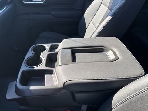 Used 2023 GMC Sierra 1500 SLT image 32