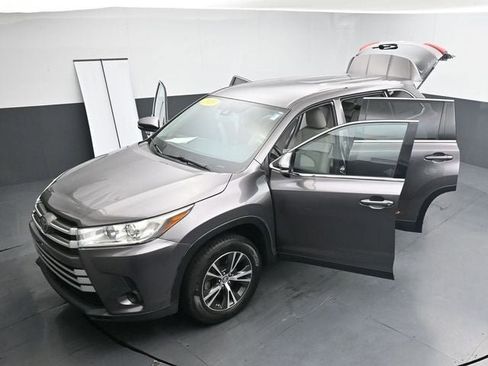 Used 2019 Toyota Highlander LE image 42