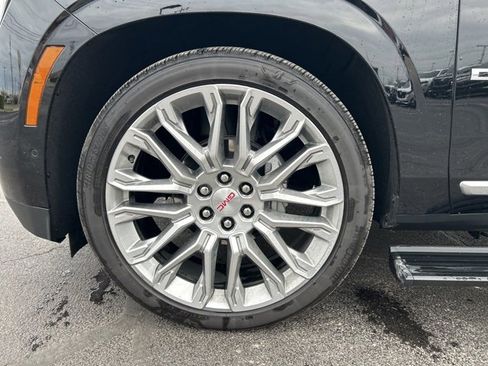 Used 2025 GMC Yukon XL Denali w/ Sun & Power Step Package image 21