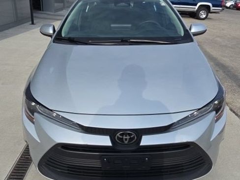Used 2025 Toyota Corolla LE FWD image 3