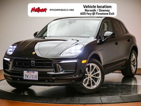 Certified 2025 Porsche Macan AWD/4WD image 1