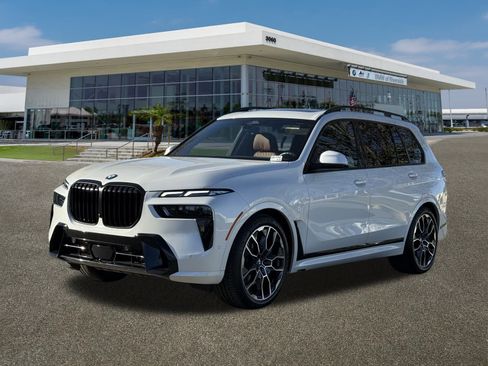 Certified 2024 BMW X7 xDrive40i w/ M Sport Package image 5