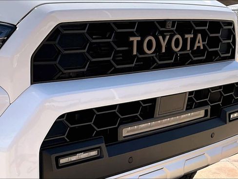 Used 2025 Toyota 4Runner Trailhunter image 27