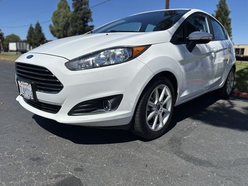 Used 2015 Ford Fiesta SE w/ Equipment Group 201A FWD image 6