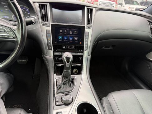 Used 2017 INFINITI Q60 3.0t w/ Premium Plus Package 3.0T RWD image 17