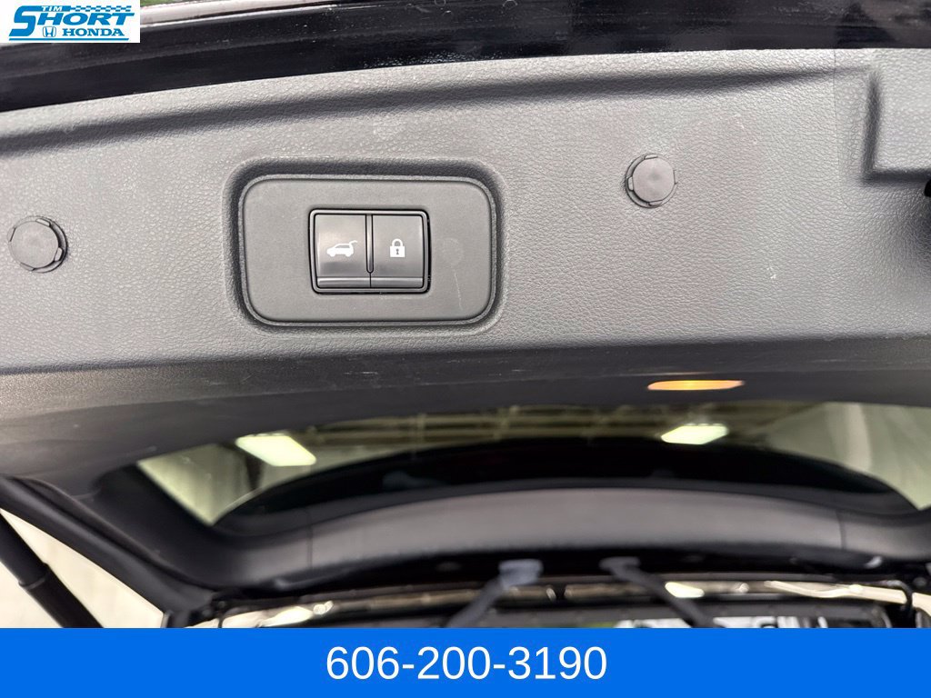 Used 2024 Nissan Pathfinder SL AWD/4WD image 11