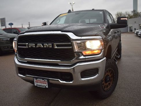 Used 2024 RAM 2500 Tradesman w/ Chrome Appearance Group AWD/4WD image 12