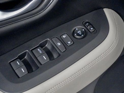 Used 2023 Honda HR-V LX image 17