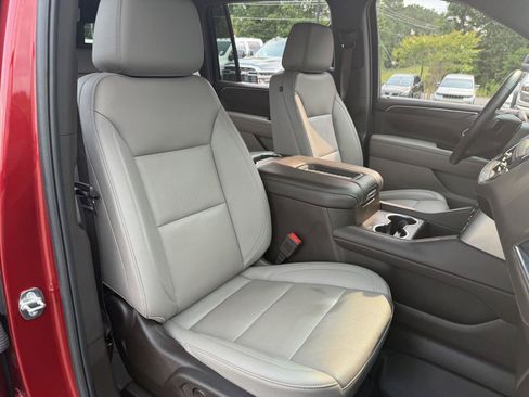 Used 2024 Chevrolet Suburban Z71 w/ Luxury Package AWD/4WD image 21