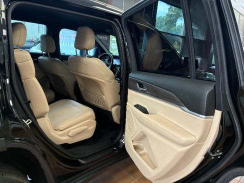 Used 2023 Jeep Grand Cherokee L Limited AWD/4WD image 35