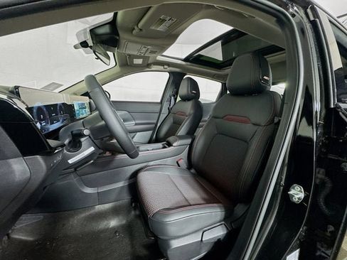 New 2025 Nissan Kicks SR w/ SR Premium Package image 17