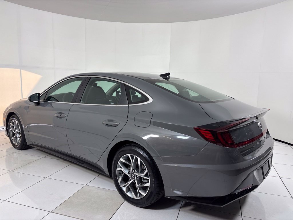 Used 2022 Hyundai Sonata SEL w/ Preferred Accessory Package FWD image 3