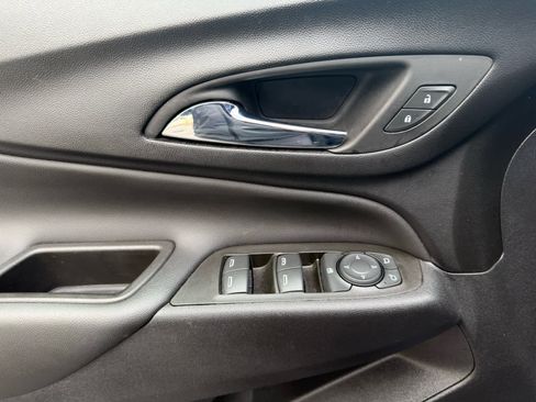 Used 2023 Chevrolet Equinox LT image 12