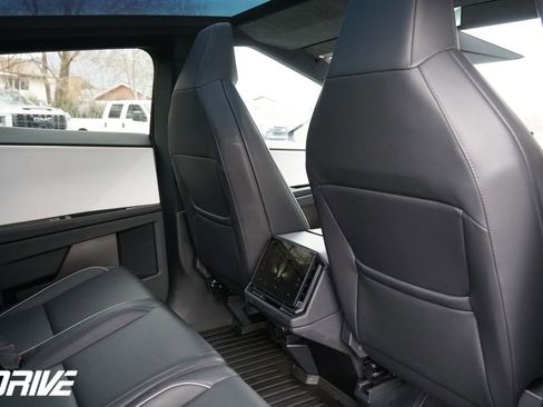 Used 2024 Tesla Cybertruck AWD Crew Cab image 37