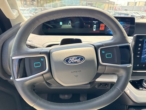 Used 2025 Ford Expedition Active AWD/4WD image 19