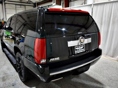 Used 2013 Cadillac Escalade ESV Platinum AWD/4WD image 31