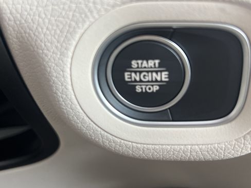 Certified 2025 Mercedes-Benz GLE 450e 4MATIC image 49