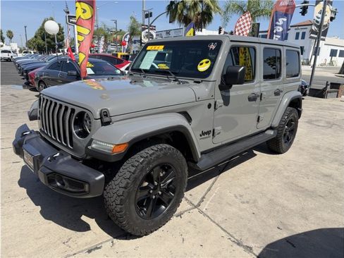 Used 2021 Jeep Wrangler Unlimited Sahara AWD/4WD image 3