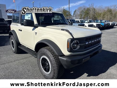 New 2025 Ford Bronco 2-Door w/ Sasquatch Package AWD/4WD image 1