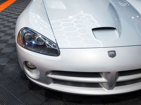 Used 2004 Dodge Viper SRT-10 image 18