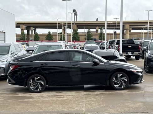 Used 2024 Hyundai Elantra SEL w/ Convenience Package FWD image 3