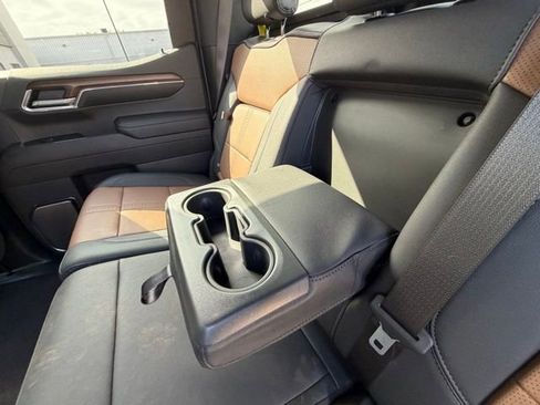 Used 2024 Chevrolet Silverado 1500 High Country w/ Technology Package image 18