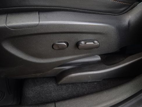 Used 2019 Chevrolet Trax LT w/ Sun & Sound Package AWD/4WD image 18