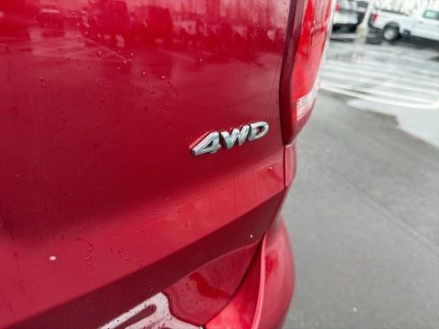 Used 2018 Ford Explorer XLT w/ Equipment Group 202A image 9