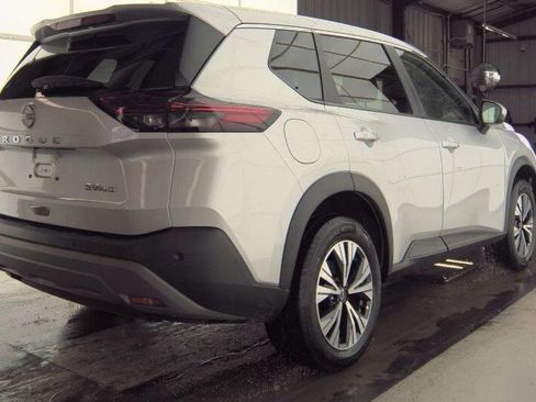 Used 2022 Nissan Rogue SV image 3