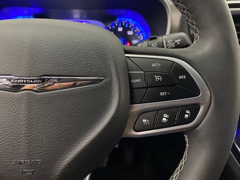 Used 2025 Chrysler Pacifica Select FWD image 22