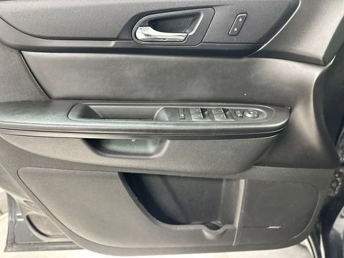 Used 2015 Chevrolet Traverse LT image 18
