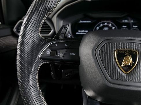 Used 2022 Lamborghini Urus image 22