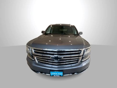 Used 2018 Chevrolet Suburban LT image 3